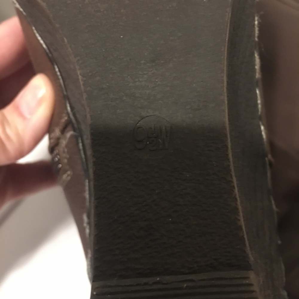 Avenue Brown Boots - Picture 7 of 11